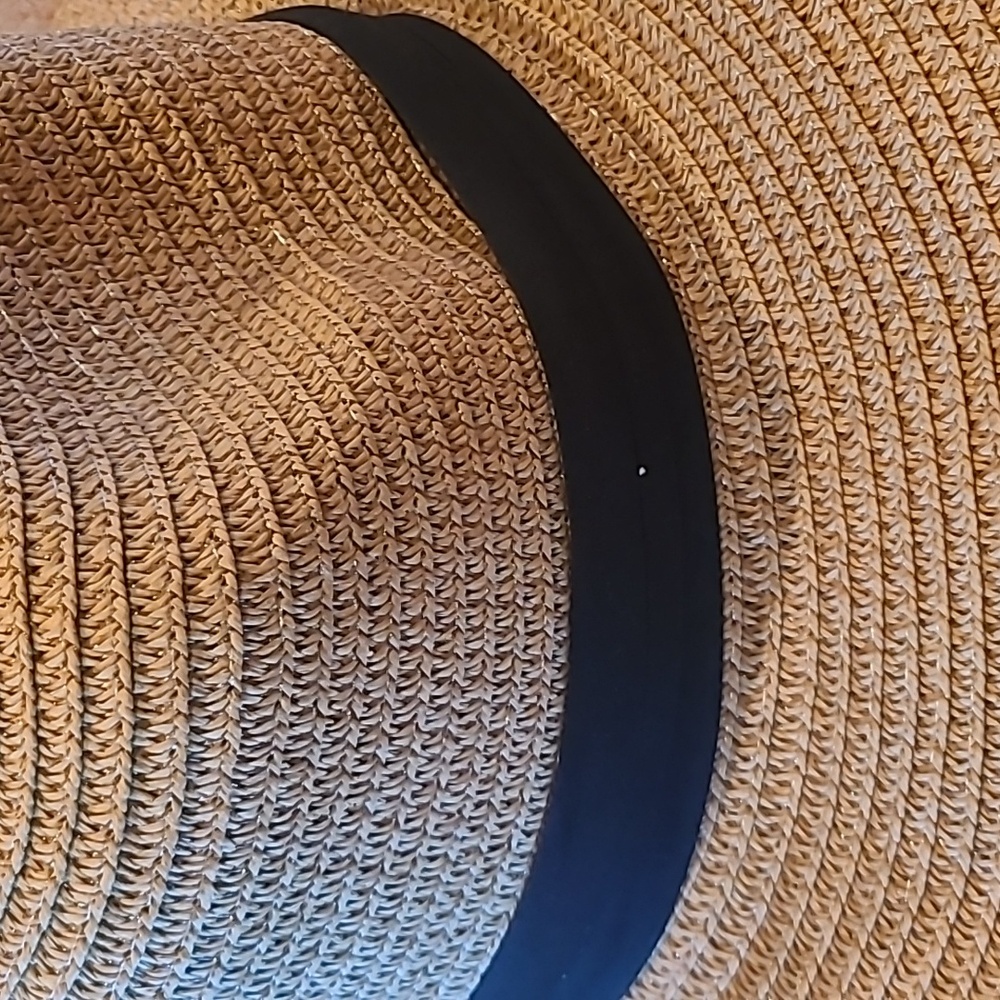 Stylish Straw Sun Hat with Black Band - Picture 4 of 7